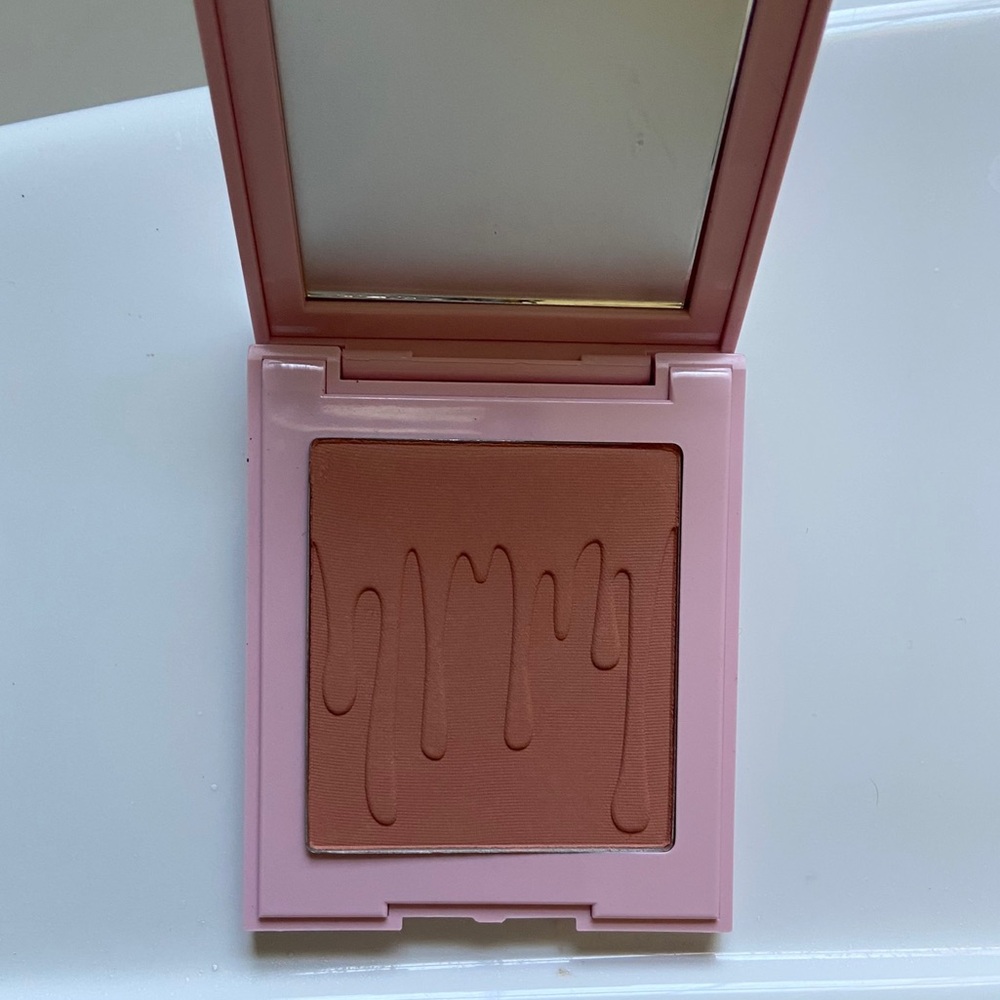Kylie Pressed Blush- Close To Perfect
